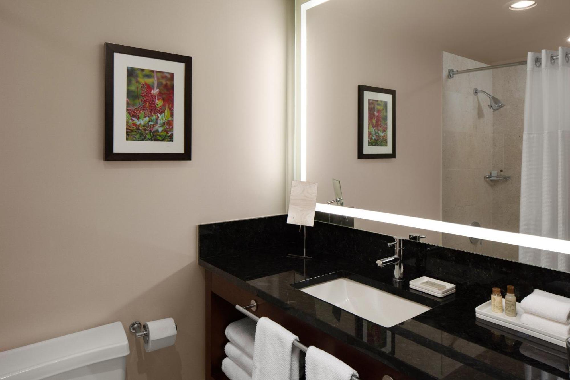 Corner King Room