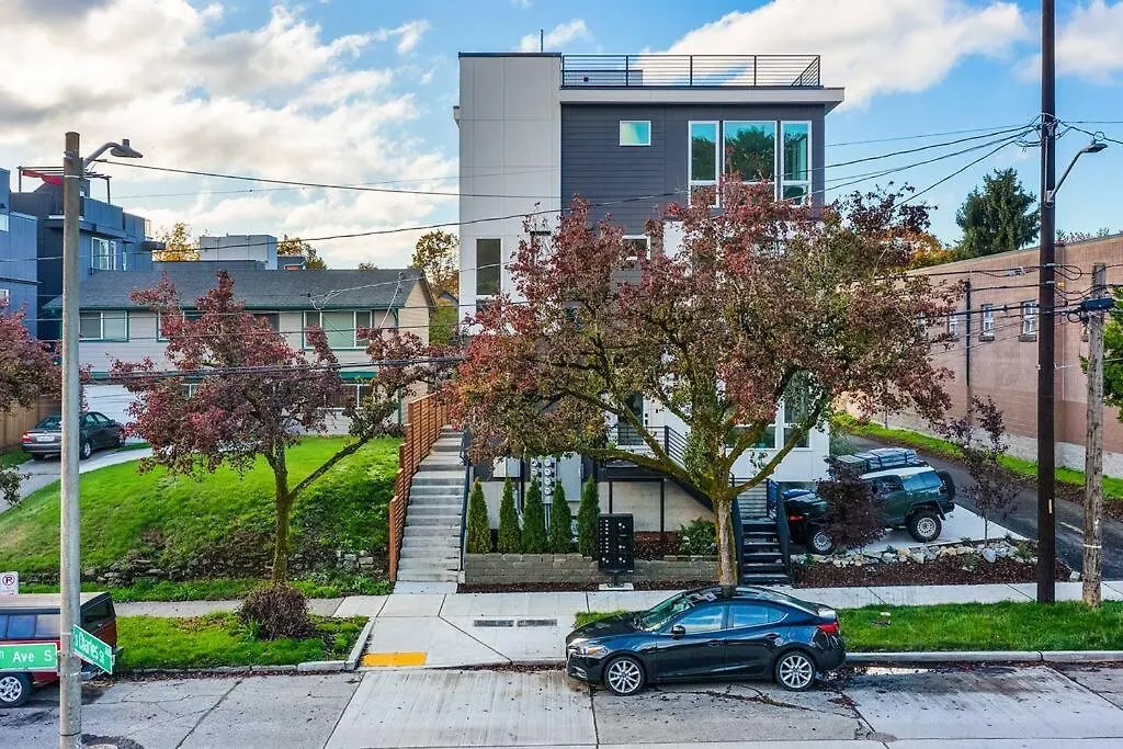Modern 3Br - Walk To Light Rail With Evcharger & Parking-1