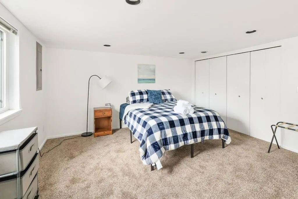 Beautiful Home, Central Location, Close To Beach-1