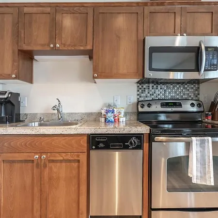 Modern Apartment In Prime Location Id9736X22-3
