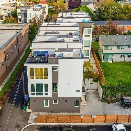 Modern 3Br - Walk To Light Rail With Evcharger & Parking-3