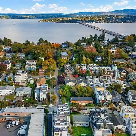 Modern 3Br - Walk To Light Rail With Evcharger & Parking-2